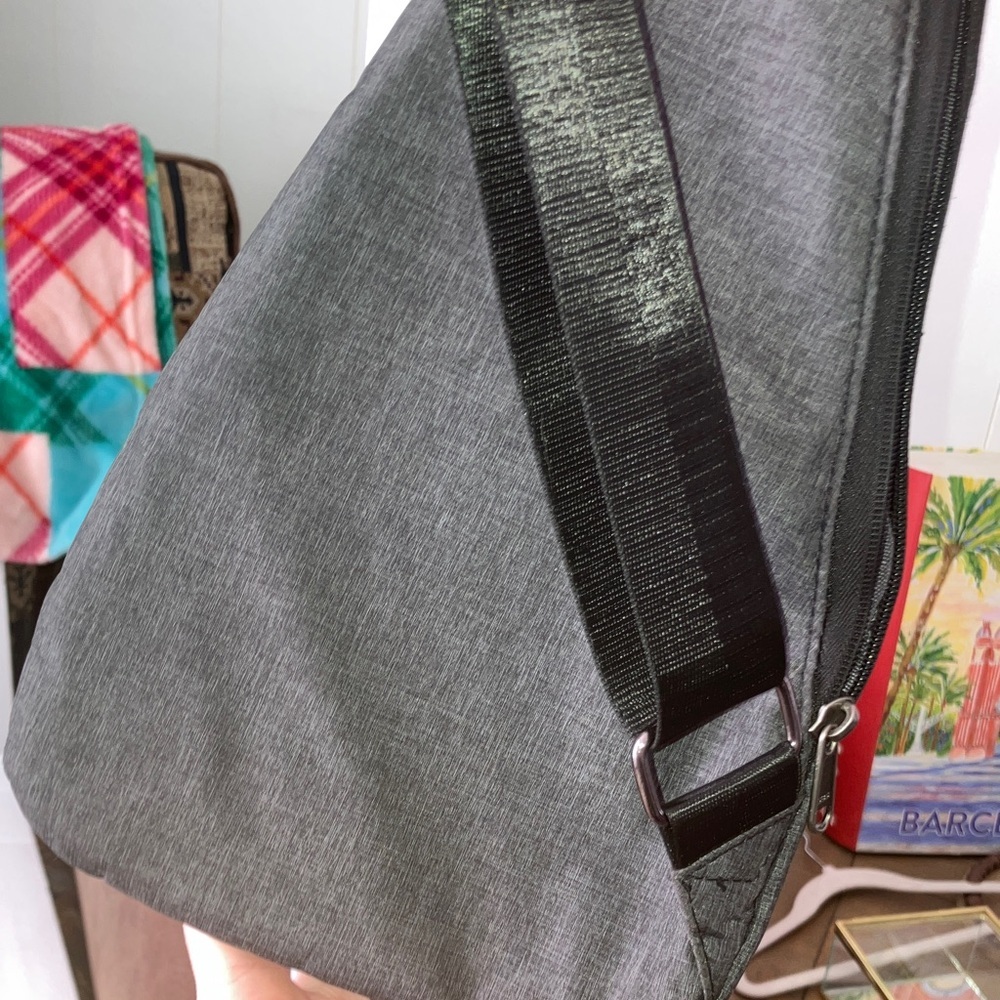 Stylish Black unisex Sling Bag - Picture 7 of 10